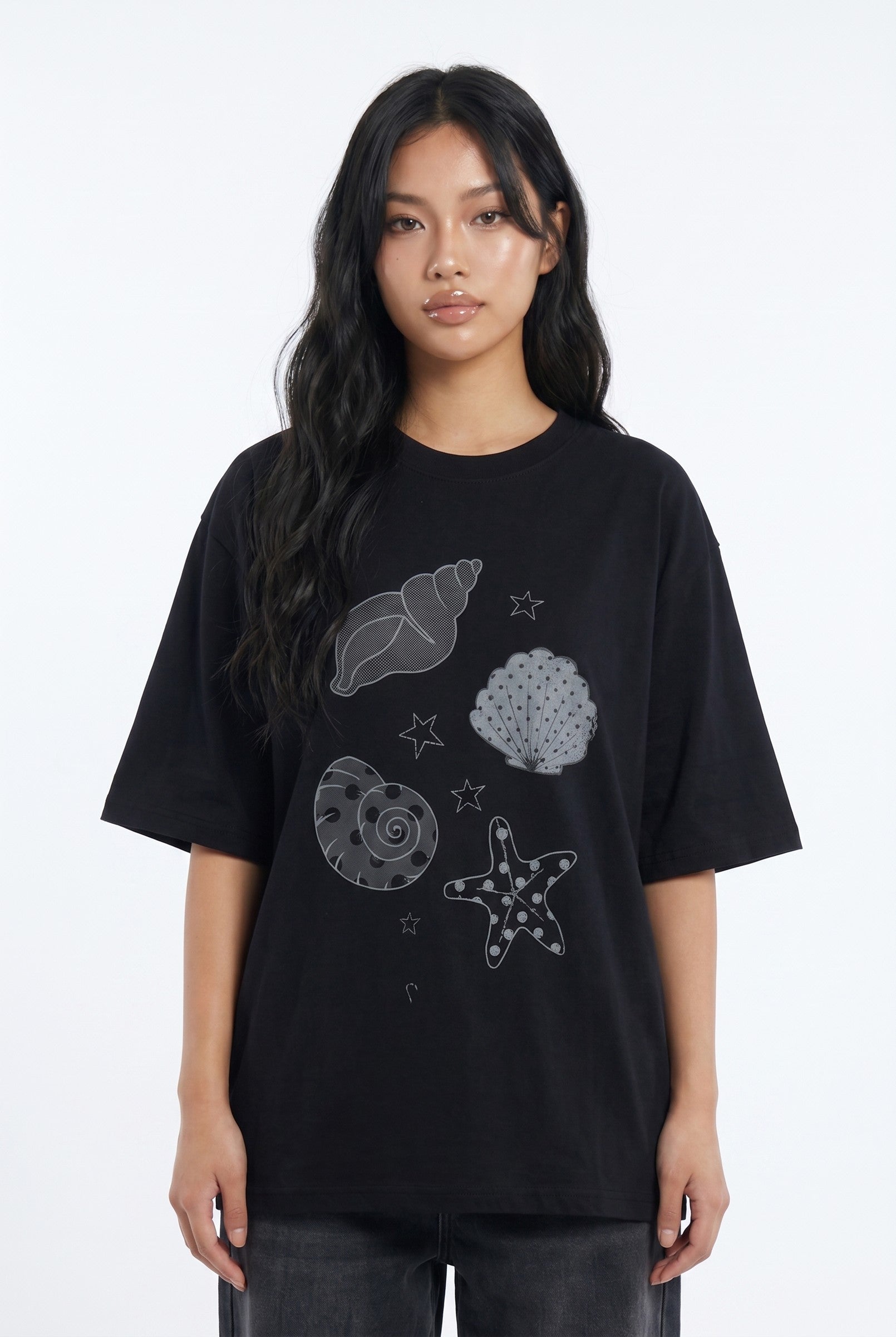 Women's Relaxed Seashell Graphic Oversized T-Shirt | Wren & Co.